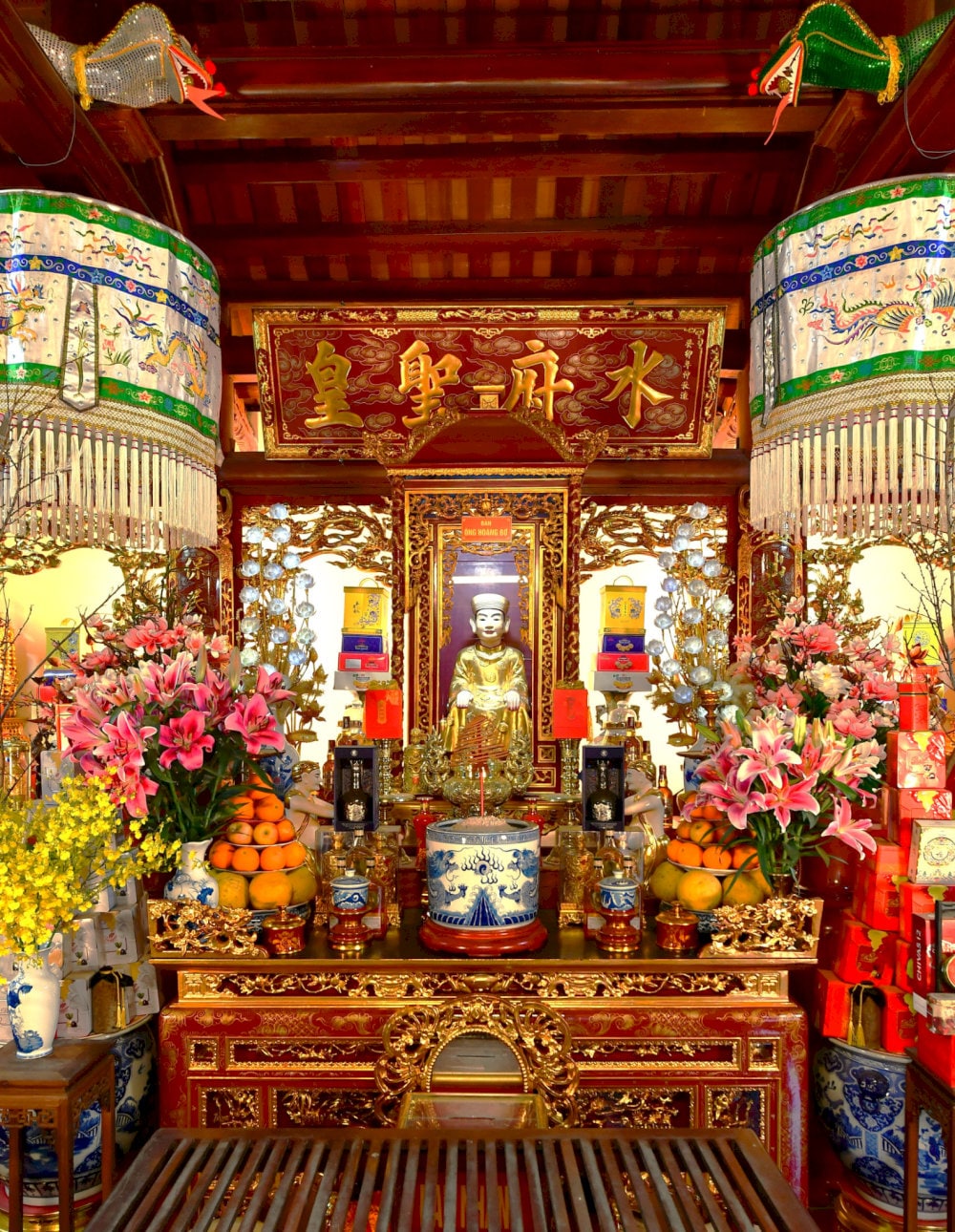 Bên trong nhà Tả Vu, Hữu Vu